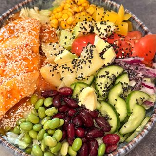 Chicken Bowl z kurczakiem, sosem słodkim chilli z warzywami i ryżem