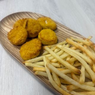 Nuggetsy z frytkami