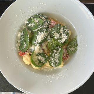 Gnocchi czosnkowe z kurczakiem i szpinakiem