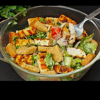 Sałatka z Paneer Tikka