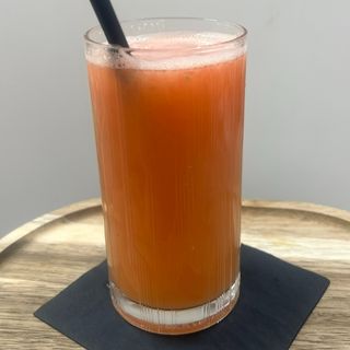Sok swieżo wyciskany grejpfrutowy