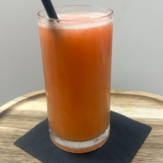 Sok świeżo wyciskany mieszany grejpfrut i pomarańcz