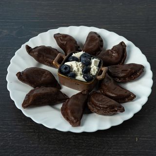 Pierogi czekoladowe z twarogiem i borówką 280g