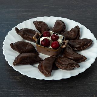 Pierogi czekoladowe z twarogiem i wiśnią 280g