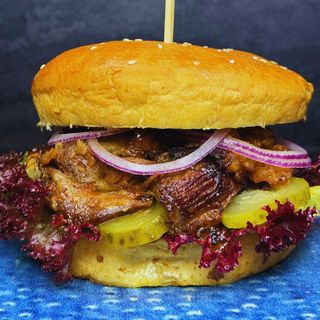 Burger z żebrem wołowym