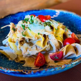 Makaron pappardelle ze smardzami, kurczakiem i gorgonzolą