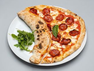 Pizza Parziale Calzone e Diavola