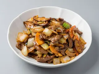 73 - Carne de Vaca com Cogumelos Chineses de Bambu