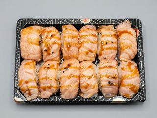 A9 - Nigiri Salmão Defumado