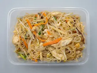 M6 - Massa de Arroz com Frango