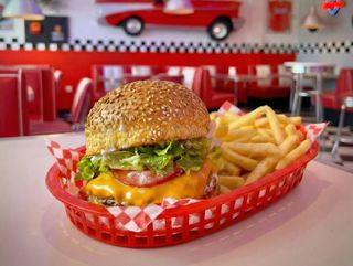Cheeseburger com Batata Frita e Bebida