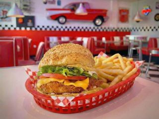 Classic Chicken Crispy com Batata Frita e Bebida