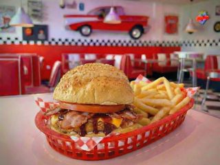 Barbecue Chicken Crispy com Batata Frita e Bebida