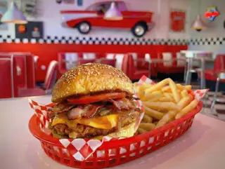 Chicken Especial com Batata Frita e Bebida 33cl