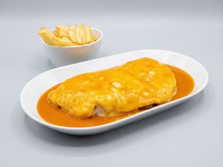 Francesinha Especial com Batata