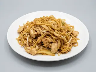 Chau-Mim com Frango e Legumes