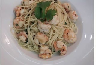 Spaghetti com Camarão, Alho e Coentros