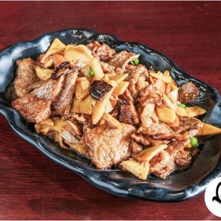 Carne de Porco com Cogumelos e Bambu