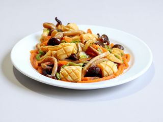 Lulas com Cogumelos e Bambu