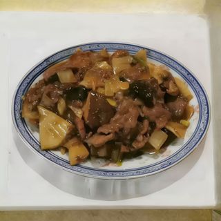 68 Vaca com Cogumelos Chineses e Bambu