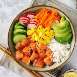 T137 Poke bowl salmao