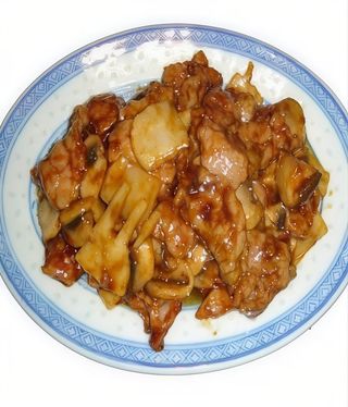 Carne de Vaca com Cogumelo Chinês e Bambu