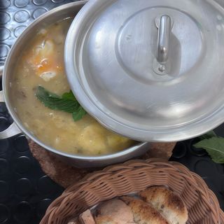 Sopa de Cação À Combinado