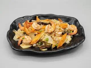 Gambas com Cogumelo Chinês e Bambu