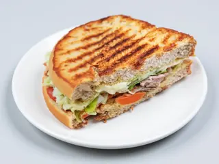 Tosta de Peito de Frango Grelhado com Maionese