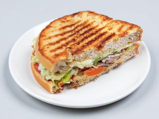 Tosta de Peito de Frango Grelhado com Maionese