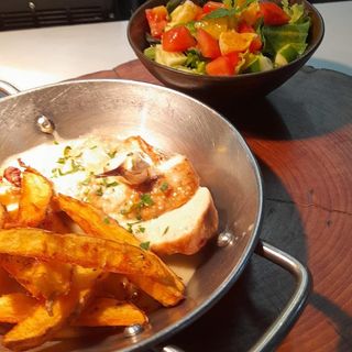 Peito de Frango grelhado em molho de alho