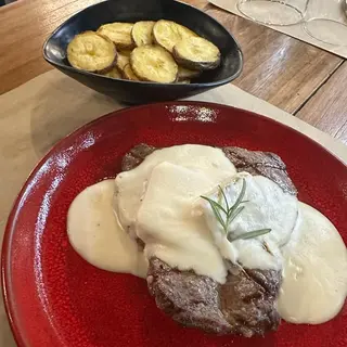 Bife com Queijo da Serra