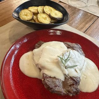 Bife com Queijo da Serra 