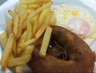 Alheira Grelhadas com Batata Frita, Arroz e Salada