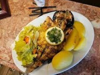 Robalo Grelhado com Batata Cozida e Salada