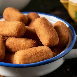 Croquetes com Molho de Alho