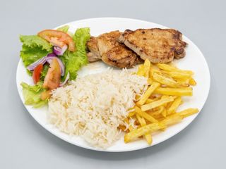 Lombo de Porco Assado com Batata Frita e Salada