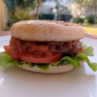 Hambúrger Vegan e artesanal de cogumelos