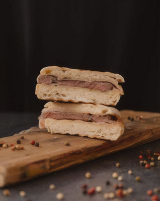 Prego em Bolo do Caco