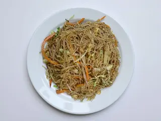819 Massa de Arroz com Galinha
