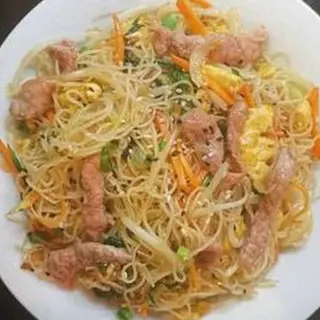 Massa de Arroz com Vaca