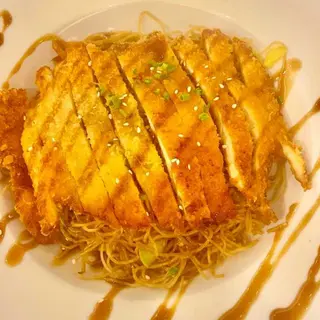 Massa de Arroz com Frango Panado