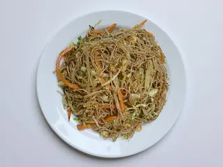 Massa de Arroz com Vegetais