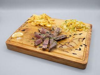 Nacos de Boi no Churrasco com Ananás e Puré de Maçã