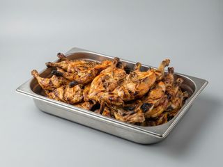 1 frango com batatas , arroz e salada