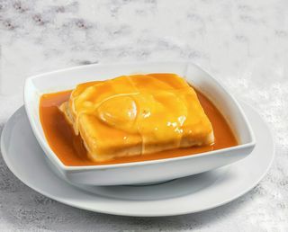 Francesinha Normal com ovo