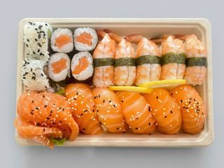  28 - Sushi misto + sashimi (22 peças)