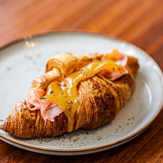 Croissant Ham and cheese