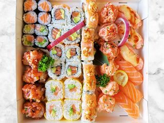 UC4. Combo Grande Sushi Mix