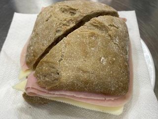 Bolinha Centeio com Queijo e Fiambre
